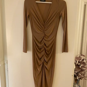 Klänning - Använd 1 gång