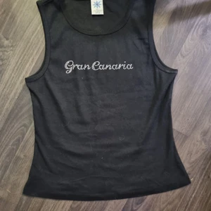 Y2k linne - ALLT 15 KR + frakt till och med FREDAG 15/10 oavsett tidigare pris!! FÖRST TILL KVARN. SAMFRAKTAR! Läs bio🔥       Så snygg topp! Märkt xl men tycker den är mer som m. Stretching material❣Samfraktar vid köp av flera varor för 66 kr 📦❣