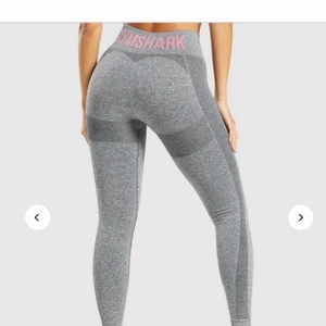 Gymshark  - Säljer FLEX HIGH WAISTED LEGGINGS från gymshark i storlek xs fick i julklapp men tyvärr är dessa för små och har ej kommit till användning är i helt nytt skick aldrig använda ordinarie pris 599 säljes för 270kr