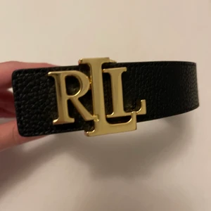 Ralph lauren skärp - Helt nytt skärp som går att ha som svart och brunt. 