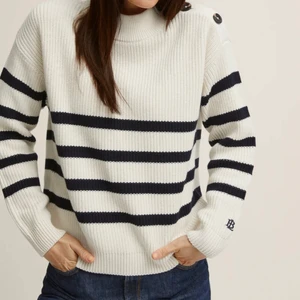 Super mysig stickad randig tröja  - Säljer denna jätte mysiga randiga tröja ifrån bondelid i storlek xs men passar en s-m då den är lite overzised. Har använt den 2 gånger Max och den är som i nyskick, säljer för 200kr+ frakt 🤎