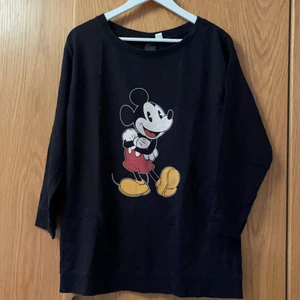 Sweatshirt  - En oversized tjocktröjan med mussepig tryck🧡 fint skick