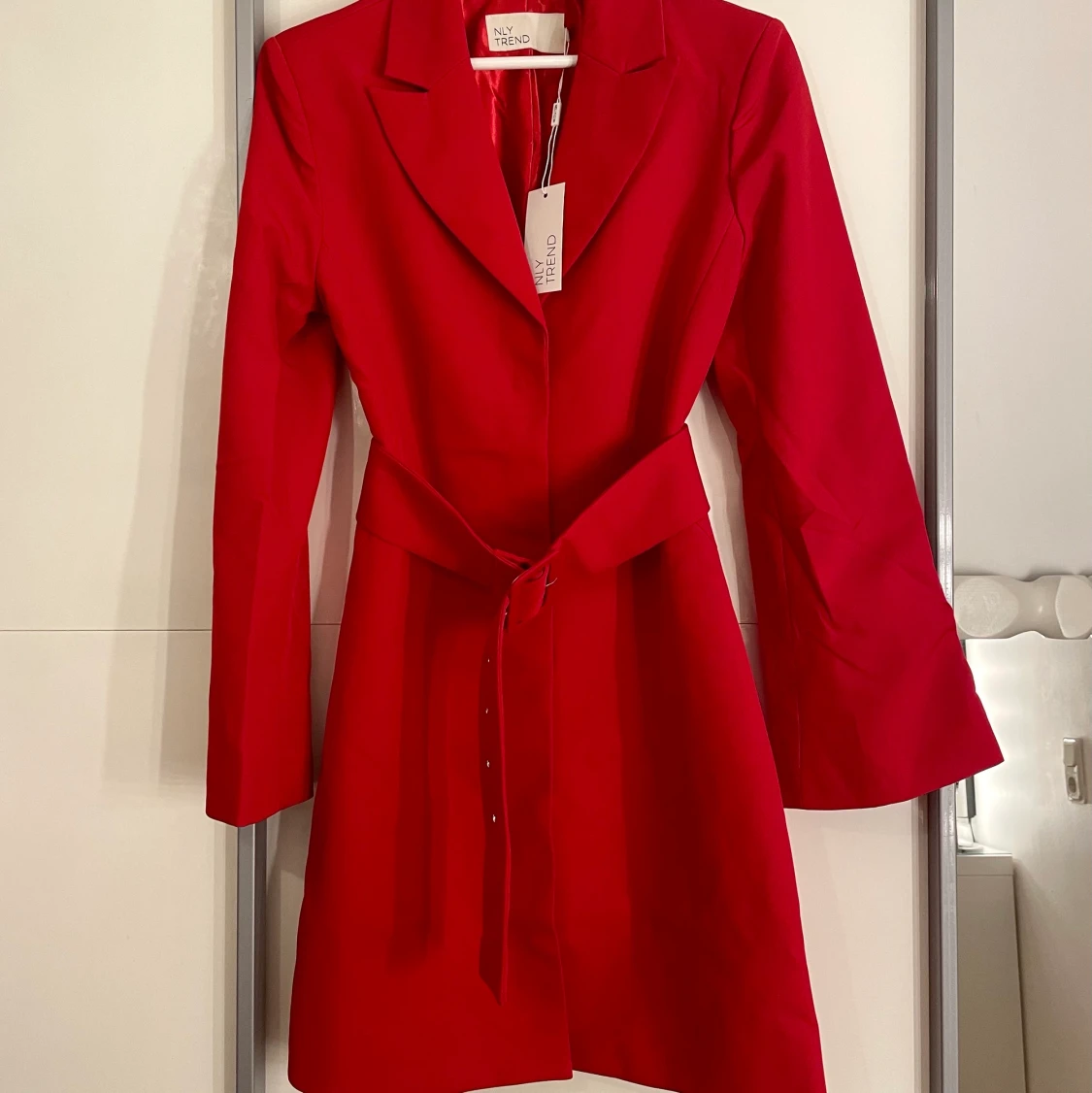 Röd blazerklänning