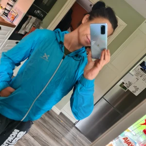 Mxdc jacka - Säljer min tunna men så snygga ljusblå mxdc jacka..Storlek S .. Jätte fint skick  100 kr 