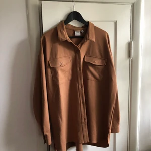 Skjorta / overshirt  - Höstig skjorta men tyvärr för stor. 