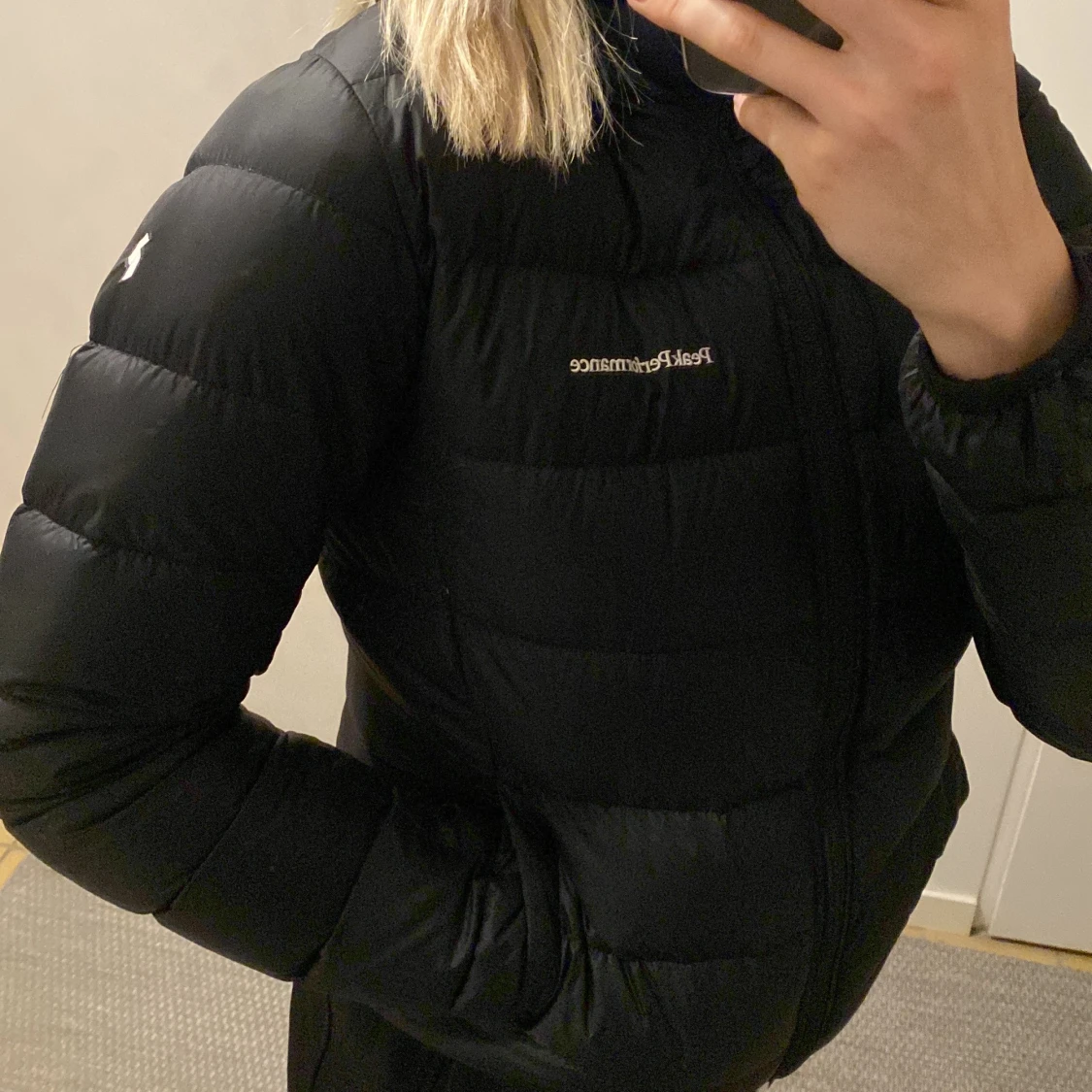 Snygg puffig Peak performance jacka  - 90