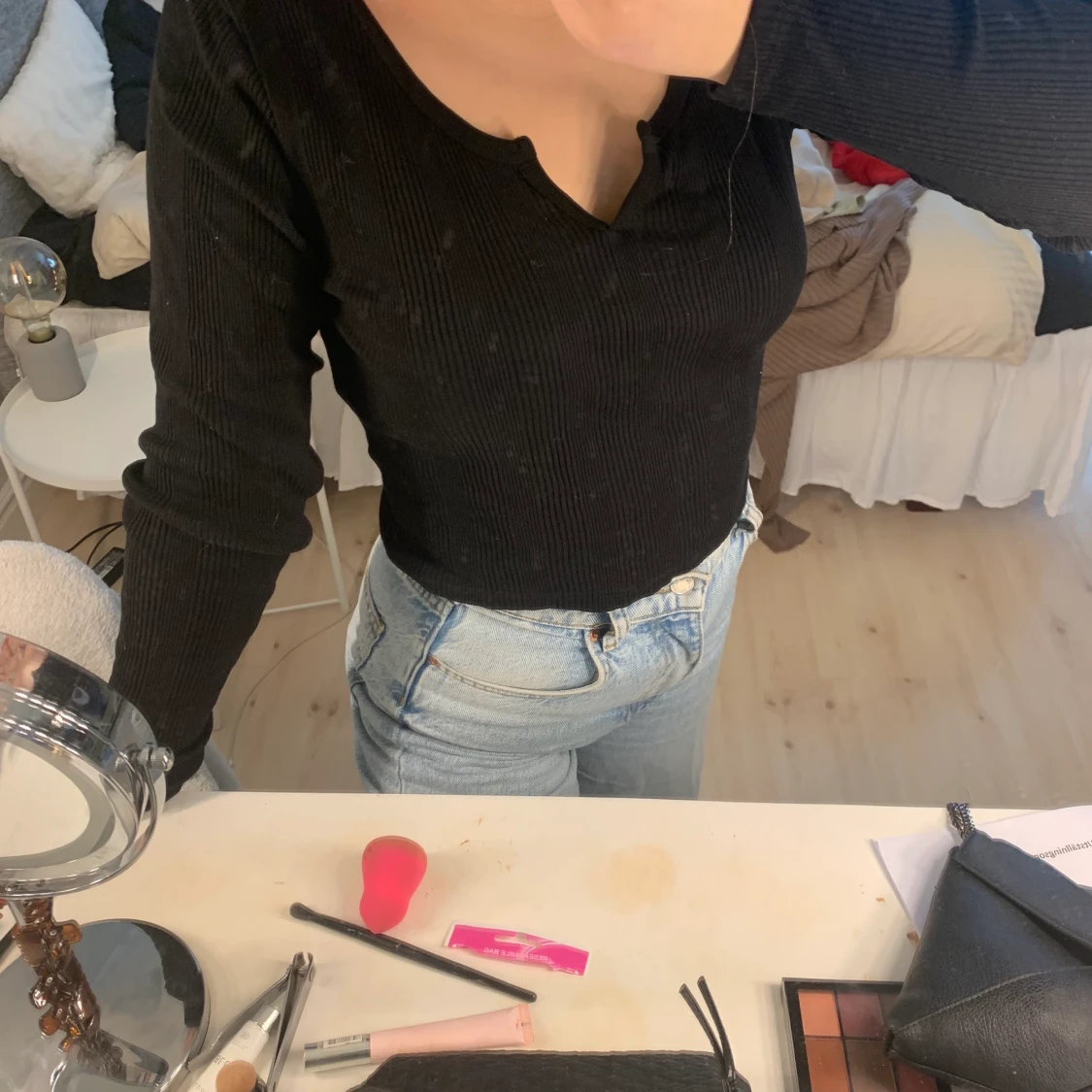 Svart urringad tröja. - 90