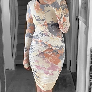 Klänning - Omlott klänning med fint mönster. Fläckfri