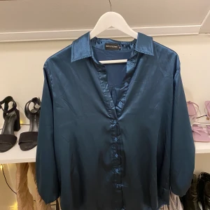 Skjorta  - Super skick!💕storlek S men är väldigt oversized (L), köpare står för frakt😛