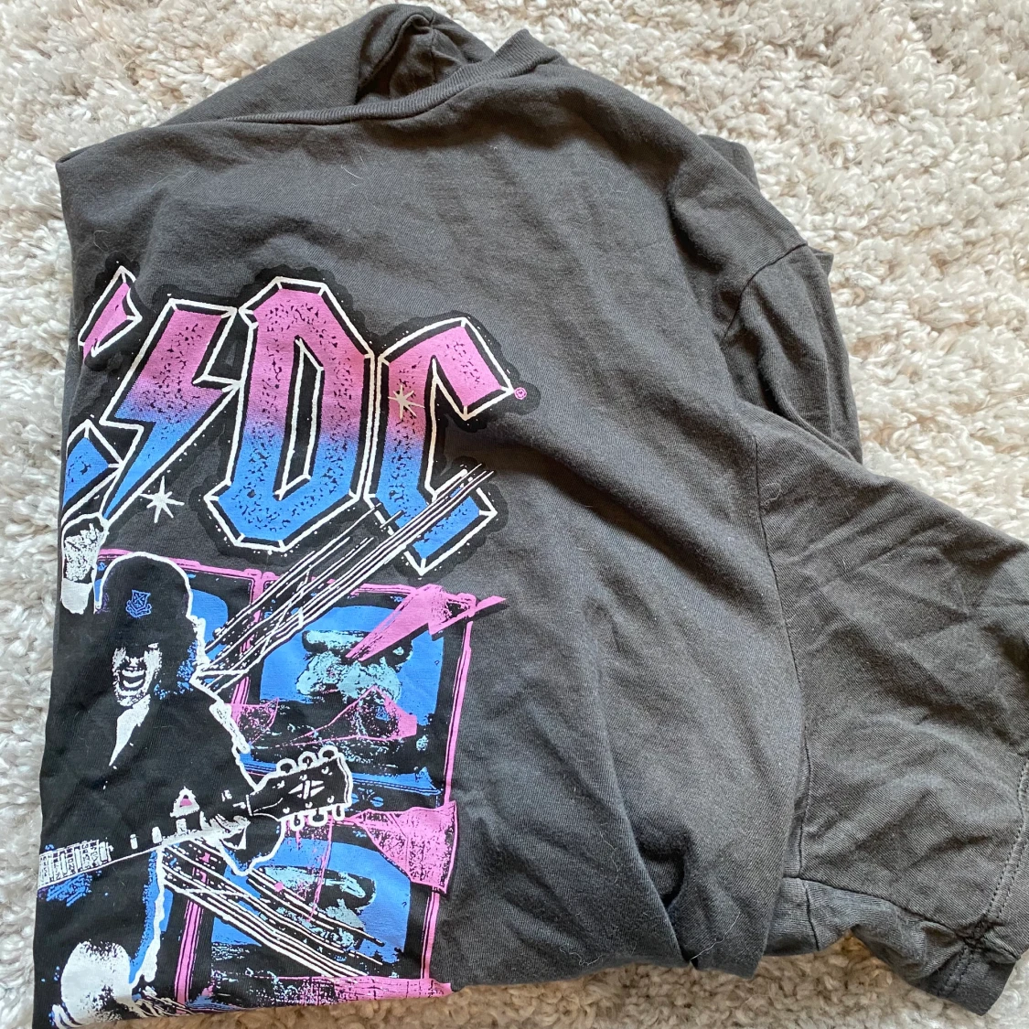 Stengrå t-shirt med tryck 