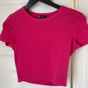 Toppar - Två snygga tröjor från Zara, passar till allt! Inte använda mycket, båda i storlek S, går att köpa enskilda också! 