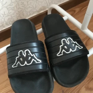 Kappa tofflor - Bra skick, använda fåtal gånger