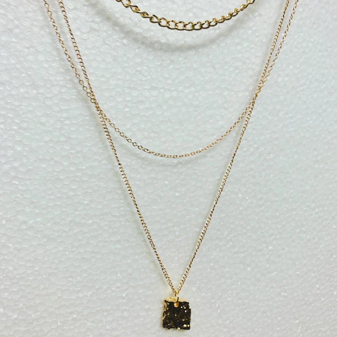 Guld halsband med lager