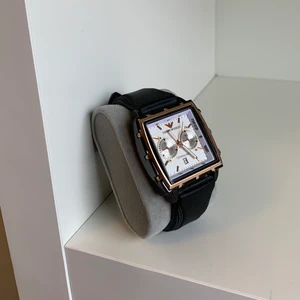 Emporio Armani klocka - Armani klocka med sport-band. Nyskick och inga repor, batteri kan behövas byta