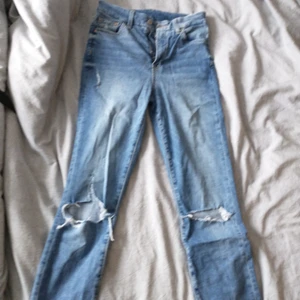 H&m byxor - High waist byxor storlek 28 säljer den för 75 kr+ frakt