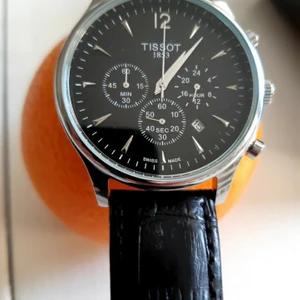 Fina hel nya klockor  - Mycket fina hel nya Seiko och Tissot Datum kronograf och äkta leder armband 