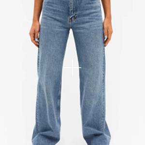 Nästan oanvända jeans i storlek 24