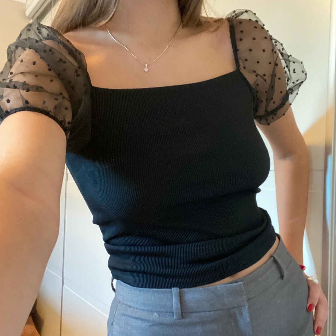 Topp med puffiga ärmar 