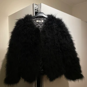 Dream jacket  - Säljer min DM retro dream jacket!! Den är i nyskick och super fin!! Kan skickas, men köparen står för frakten!🖤