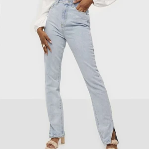 Jeans  - Snygga jeans från pretty little thing, dom är aldrig använda då dom är för stora för mig så dom är som nya. Är i storlek S och långa på mig som är 170