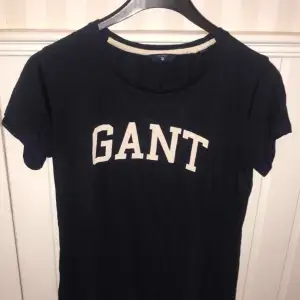 Mörkblå gant tshirt, storlek M! 