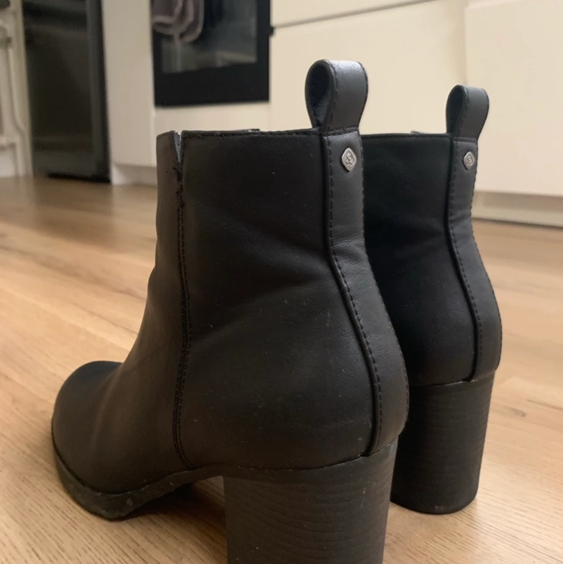 Högklackade läderskor  - 90