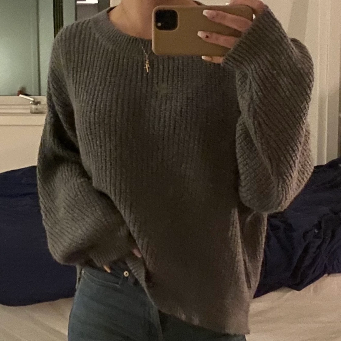 Grå stickad tröja