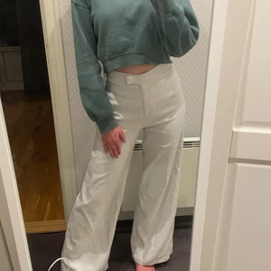 Vita kostymbyxor ifrån NAKD - Kostymbyxor ifrån NAKD! Riktigt fina🤍