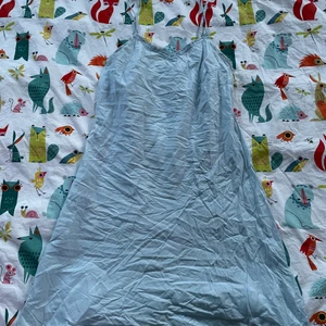 Ljusblå klänning - Säljer min ljusblåa klänning med spets uppe vid bysten. Jättesöt och somrig