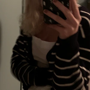 Randig kofta - Super snygg randig kofta som inte sticks. Använd fåtal gånger men inget som syns [BUDA!!]⭐️ 