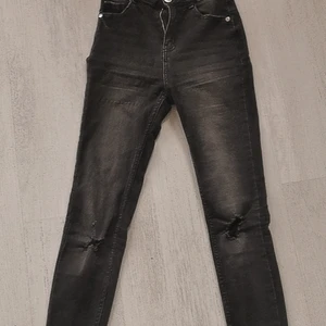 Jeans storlek XS  - Använda men bra skick