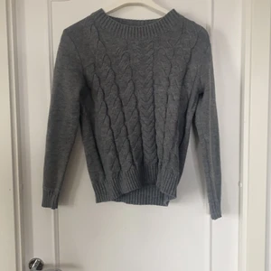 Stickad tröja - Grå stickad tröja som är mega skön!!