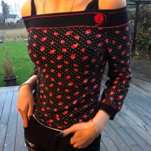 Tajt tröja M - Skull svart och röd tröja