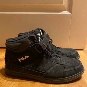 Fila sneakers - Svarta sneakers från fila i storlek EU 38,5