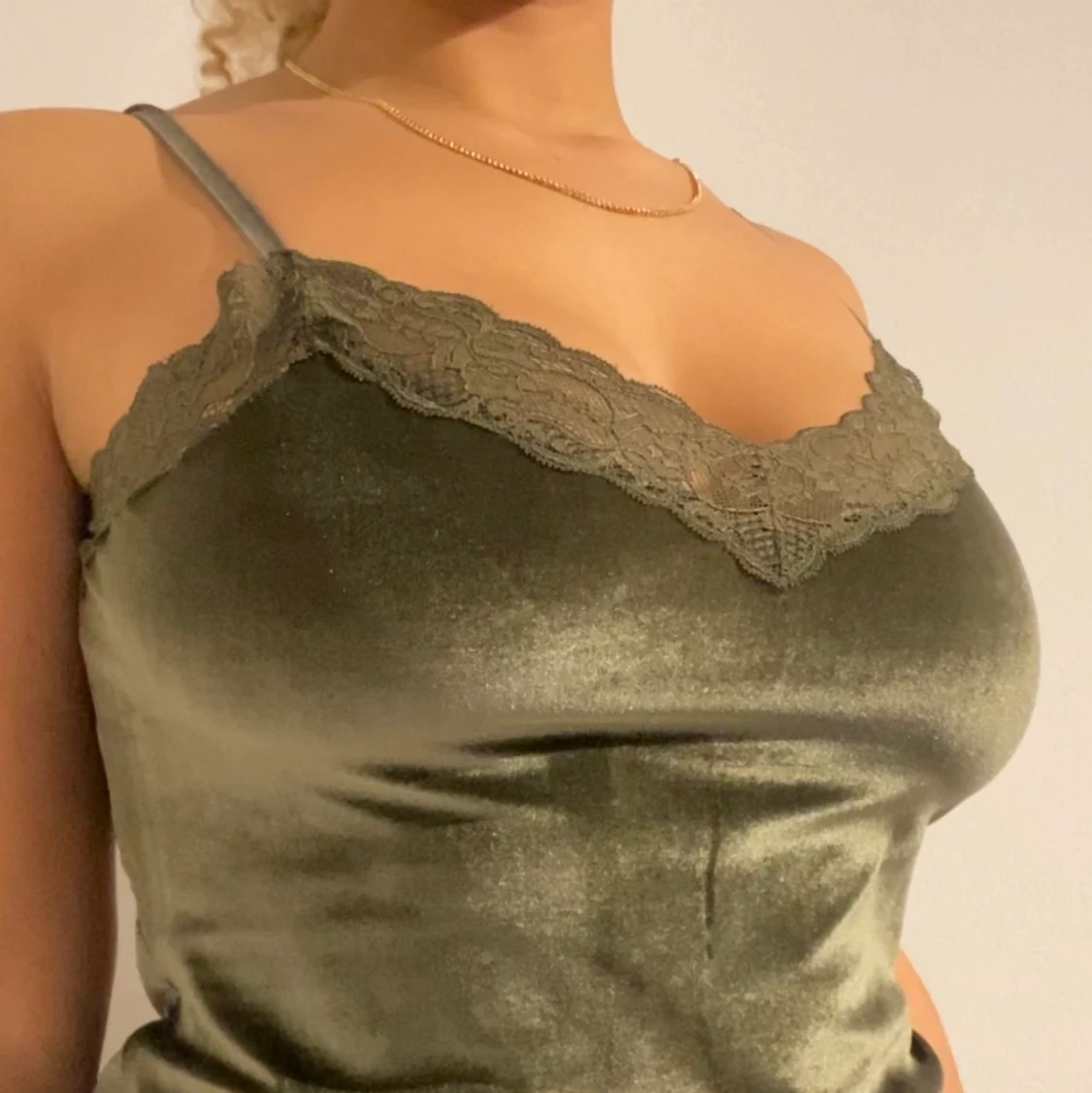 Grön sammet linne med spets - 91