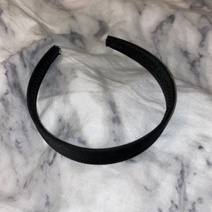 Diadem - Diadem ifrån ur o Penn. Använt fåtal gånger! Går att frakta💕