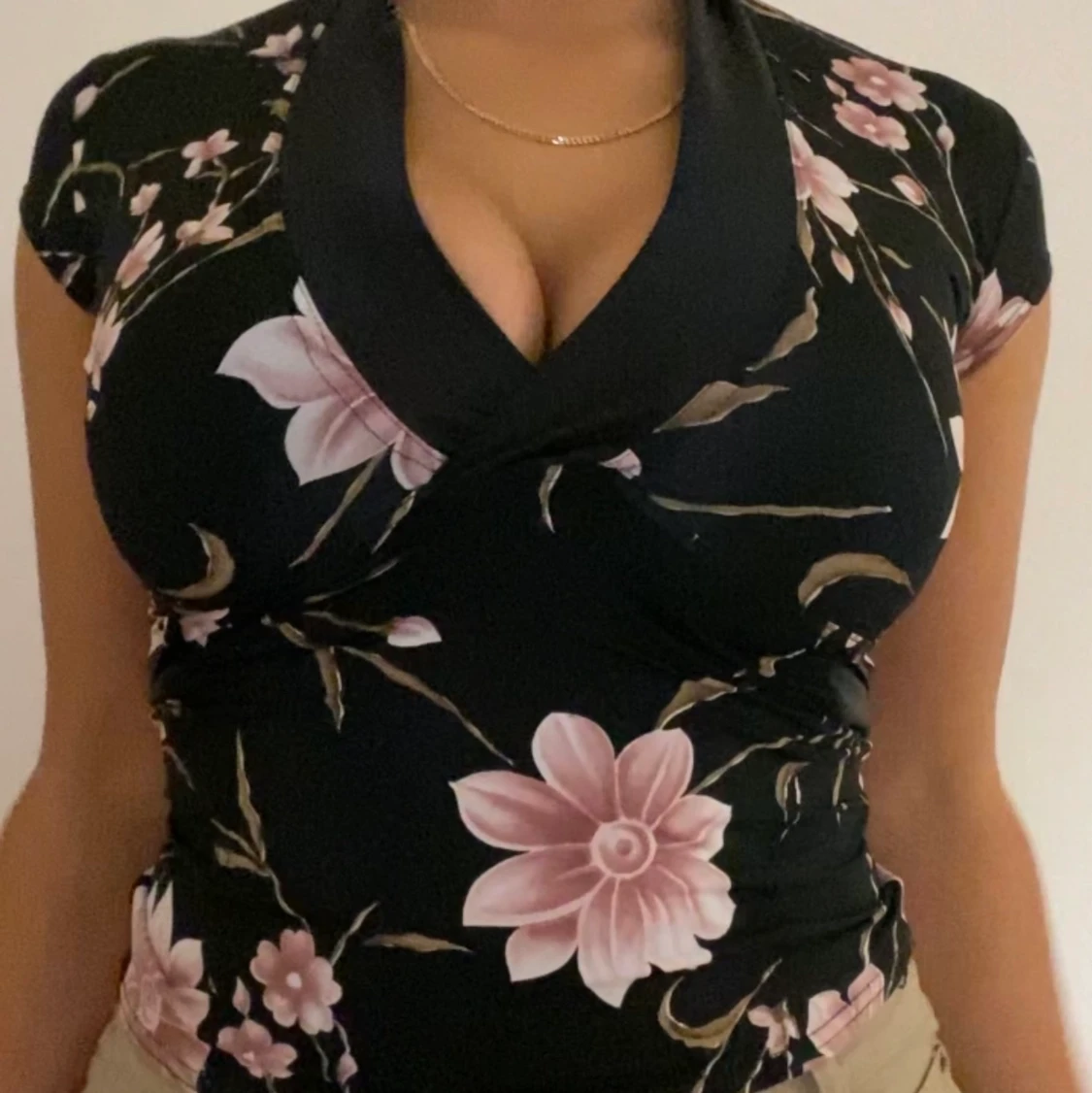 Blommig v-neck t-shirt