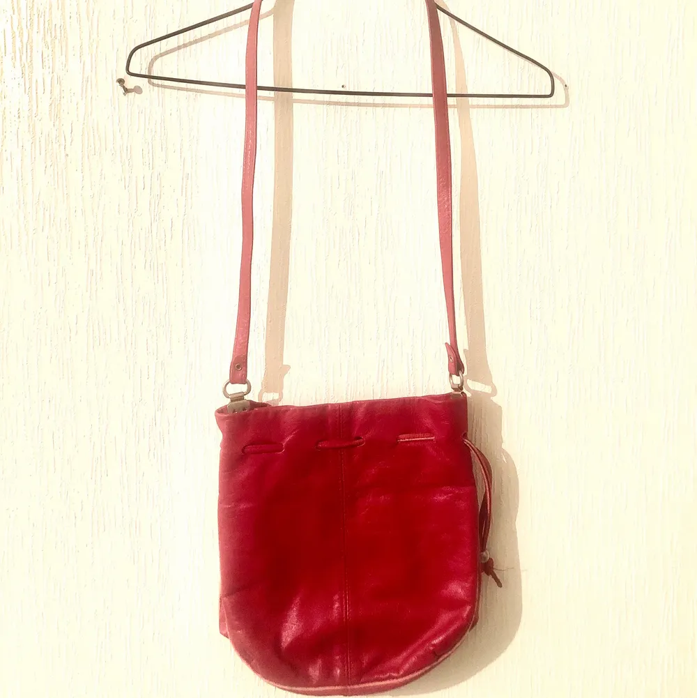 Cute red.. Väskor.
