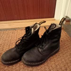 Dr Martens kängor i bra skick