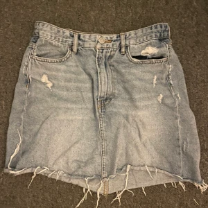 Jeanskjol storlek 40 - Jeanskjol i fint skick. 