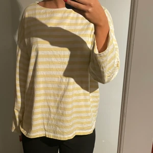 Randig tröja  - Snygg randig tröja från HM! 