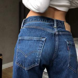 Säljer dessa underbara Levis jeans i bra skick. Modellen är Levis 501 i storlek 29/34. Fler bilder kan skickas 