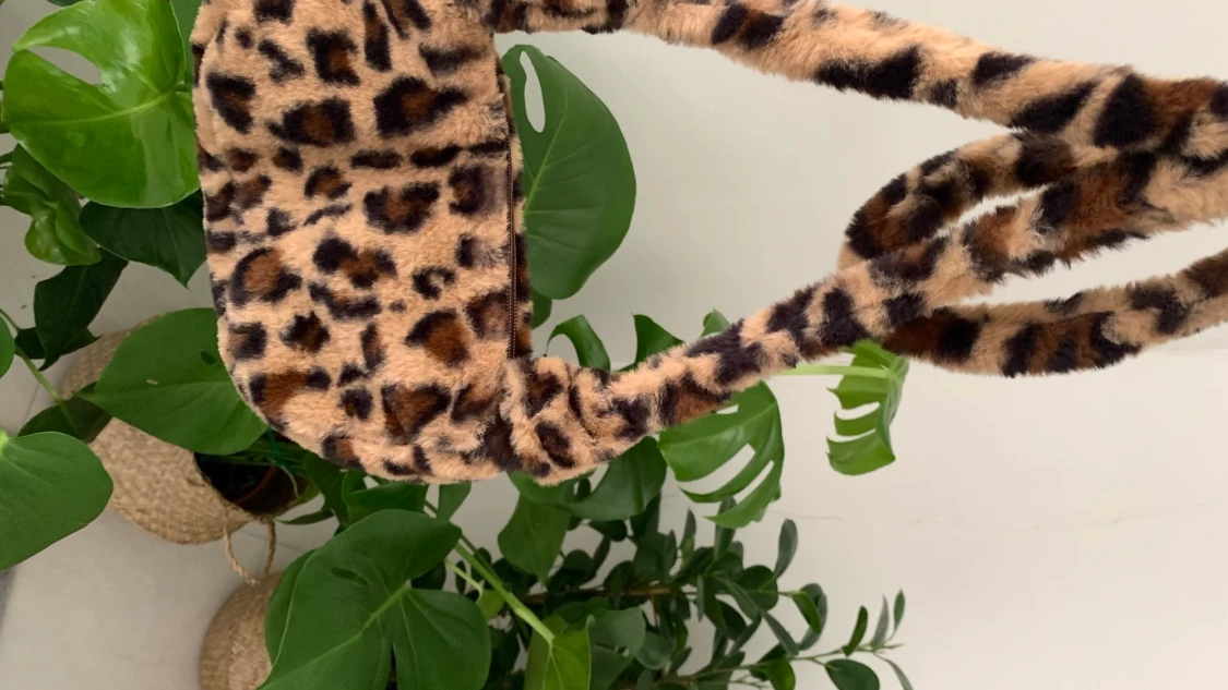 Fin fluffig väska  - 90