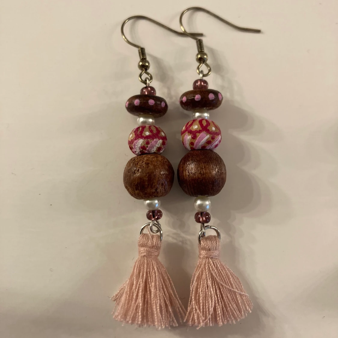 Bohemian pink and wooden earrings - 90