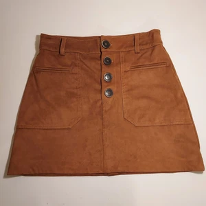 mochakjol - brun mochakjol från zara 🍂 köpt för ett tag sen men bara använd fåtal gånger så fortfarande i bra skick!! (2a och 3e bilden är från pinterest och är INTE mina bilder‼️) passar jättebra till massor av olika årstider och outfits. priset går att diskutera, så kom med egna förslag 😇 om fler skulle vara intresserade så blir det budgivning! 