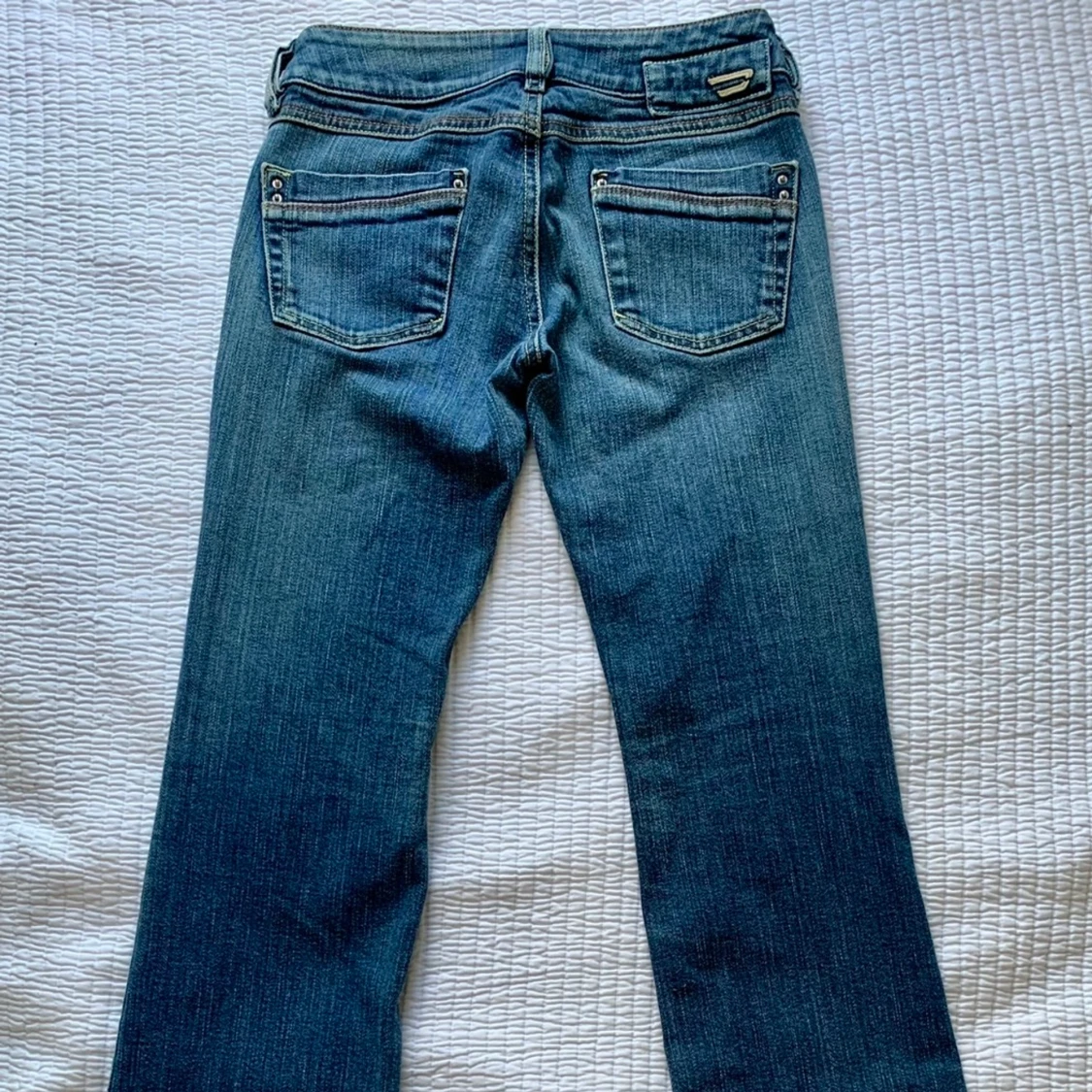 Ett par lågmidjade Diesel jeans i storlek 24/30 - 91