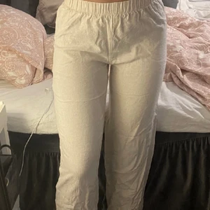 Super snygga linnevtxir - Köptes här på plick men dem var för korta tyvvär!. Sitter super snyggt och är väldigt bekväma!