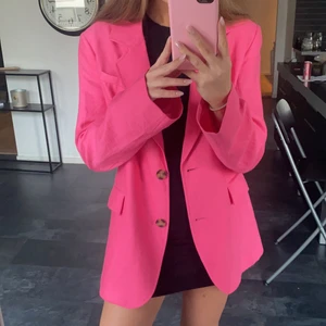 Kavaj - Supersnygg kavaj från gina tricot, använd en gång! 💕