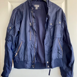 Jacka säljes - Jacka säljes. Storlek S. 