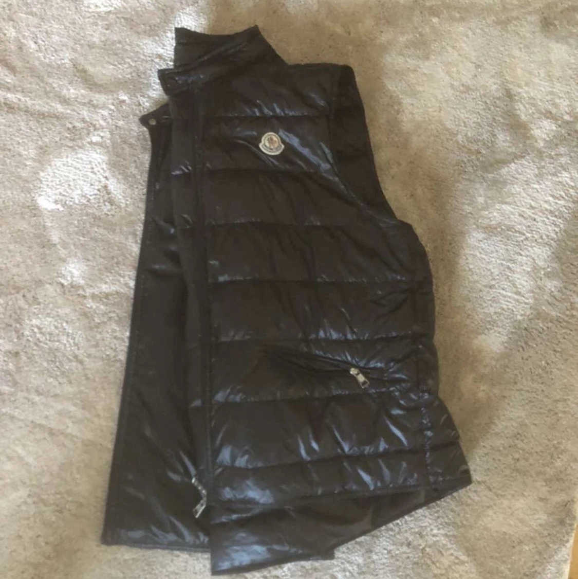 Moncler väst svart